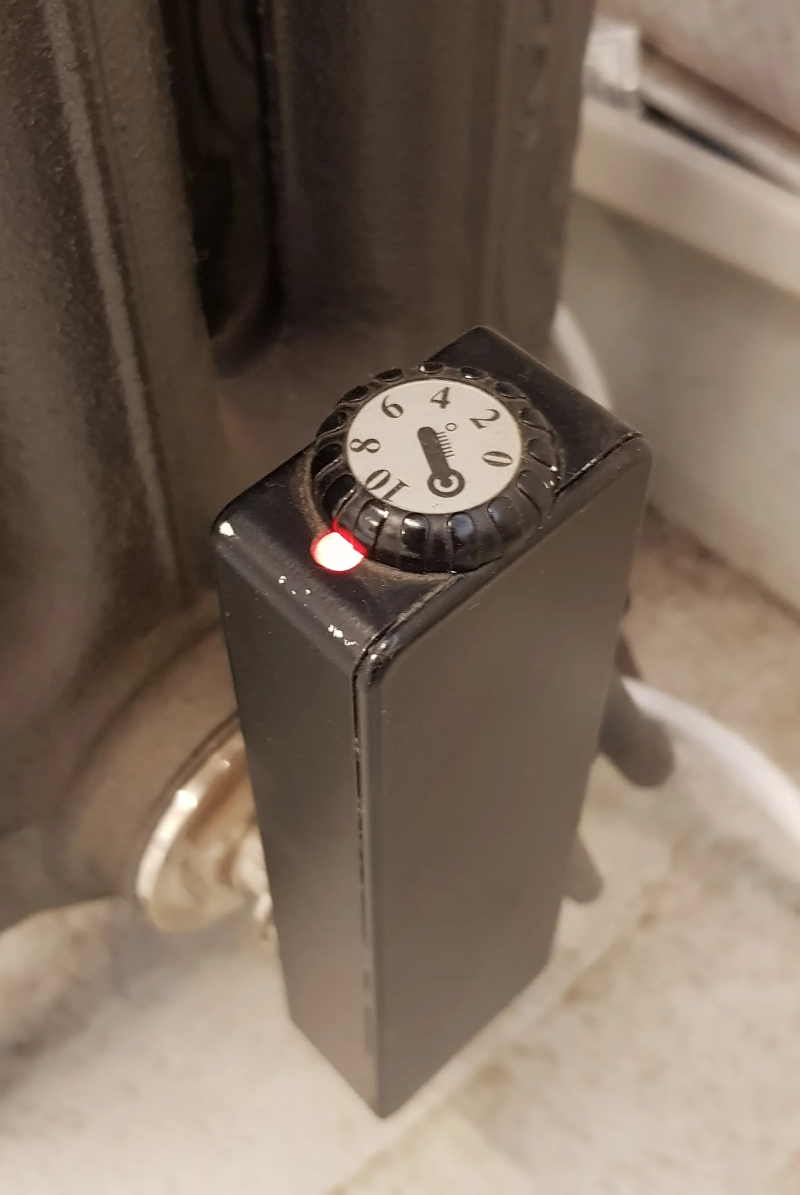 Graduations de la commande électrique montée sur le radiateur