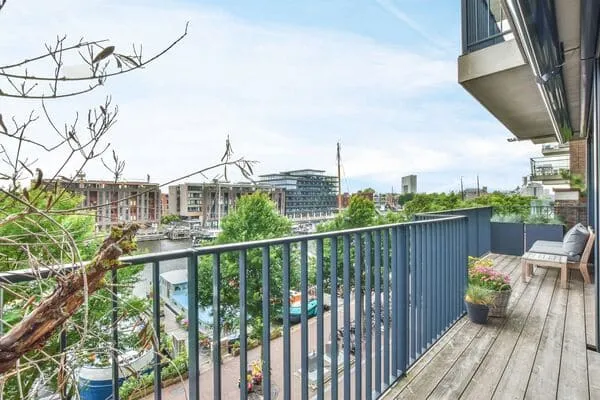 Exemple de garde-corps le long d’un balcon
