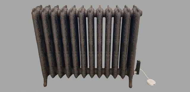 Radiateur en fonte ornementé vu de face avec sa commande électrique latérale