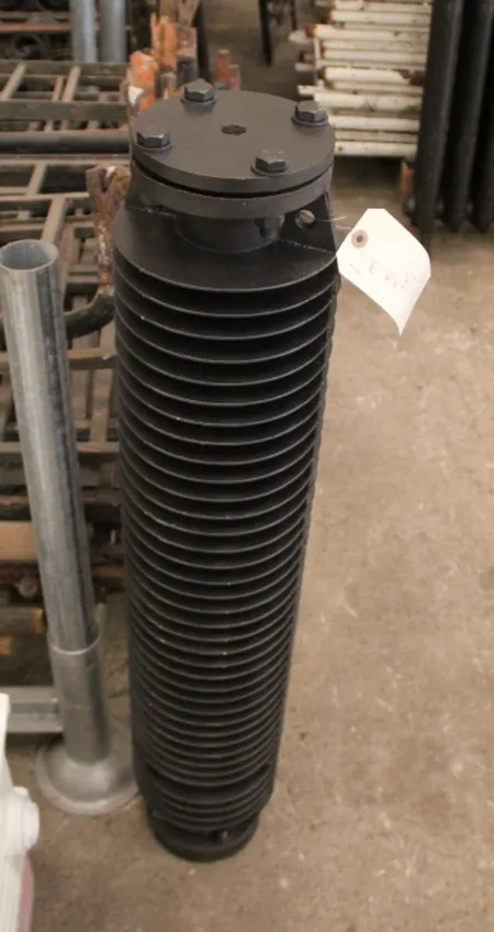 Détail d’un tube à ailettes vertical
